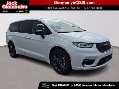 New 2026 Chrysler Pacifica Select