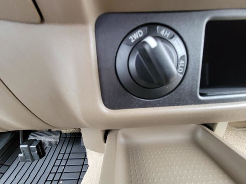 Used 2007 Nissan Frontier SE w/ SE Value Truck Pkg AWD/4WD image 27