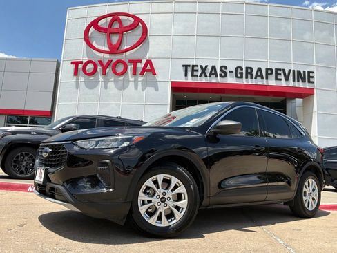 Used 2023 Ford Escape Active FWD image 2