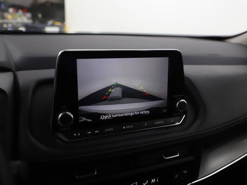 Used 2025 Nissan Rogue SV image 22