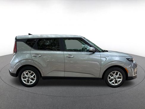Used 2025 Kia Soul LX w/ LX Technology Package FWD image 8