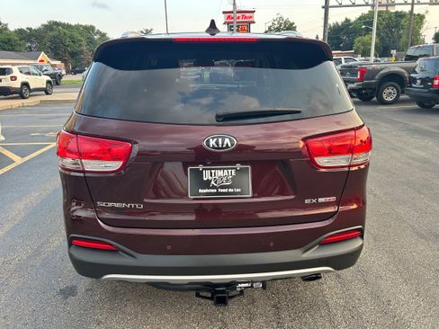 Used 2017 Kia Sorento EX image 4