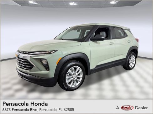 Used 2025 Chevrolet TrailBlazer LS w/ LS Convenience Package image 1