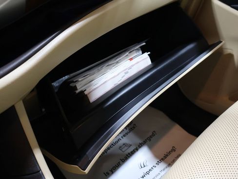 Used 2017 Toyota Highlander Limited Platinum image 31