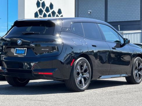 Used 2024 BMW iX xDrive50 w/ Sport Package AWD/4WD image 9