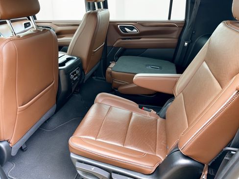 Used 2022 Chevrolet Suburban High Country w/ Premium Package 2 RWD image 25