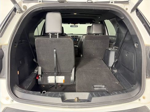 Used 2018 Ford Explorer XLT w/ Equipment Group 202A AWD/4WD image 27