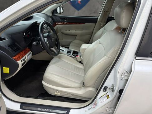 Used 2011 Subaru Outback 2.5i Limited AWD/4WD image 13