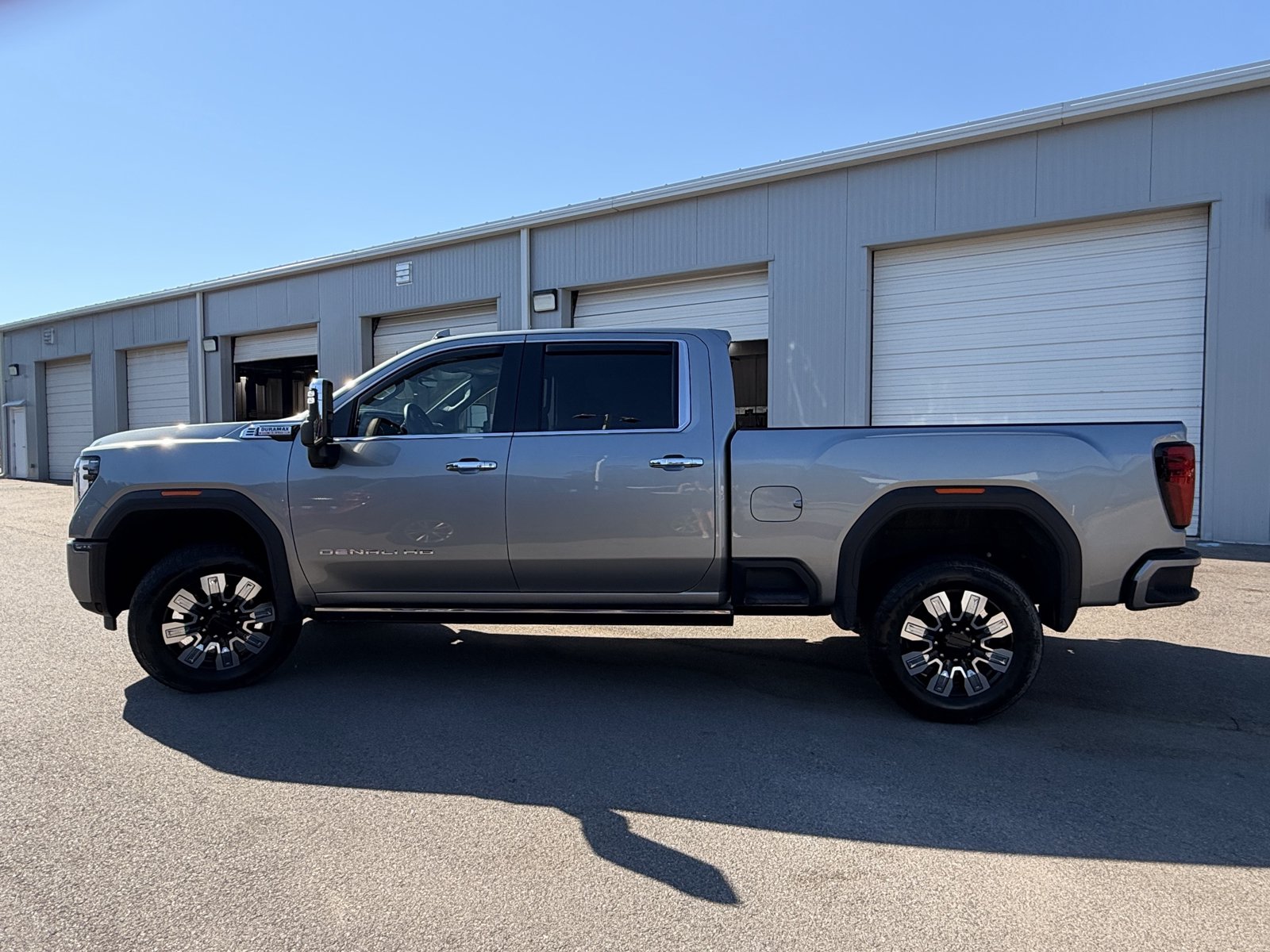 Used 2024 GMC Sierra 3500 Denali w/ Denali Reserve Package AWD/4WD image 9