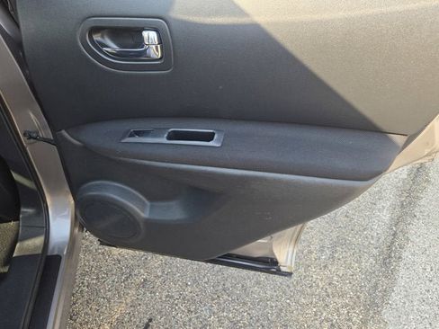 Used 2011 Nissan Rogue S image 9