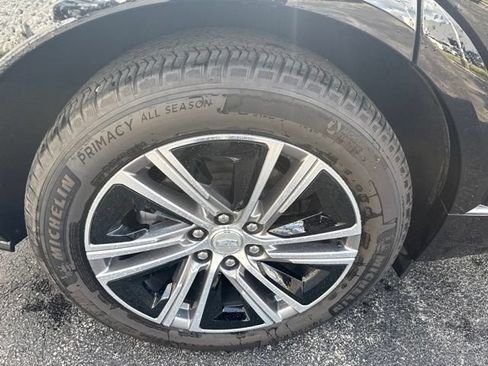 Used 2025 Cadillac Lyriq Luxury AWD/4WD image 6
