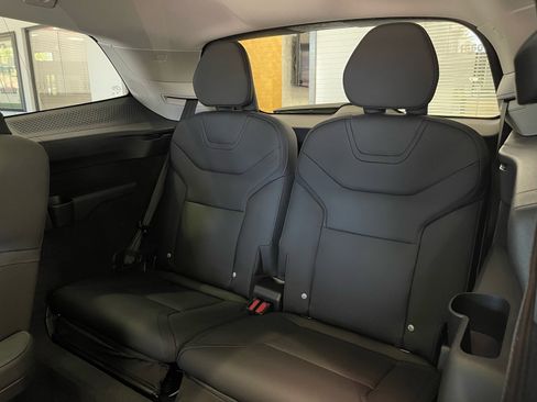 Used 2025 Volvo EX90 Ultra AWD/4WD image 34