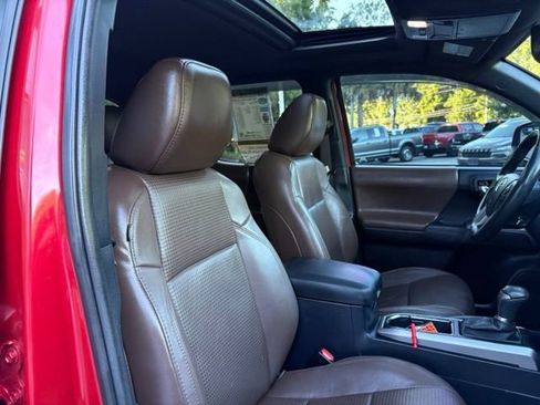 Used 2017 Toyota Tacoma Limited w/ Tow Package RWD image 31
