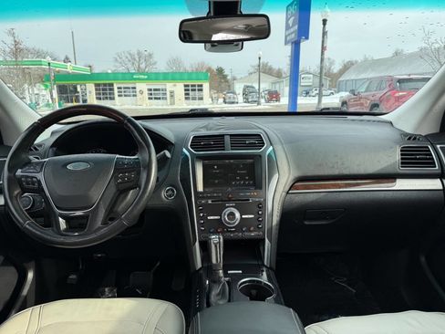 Used 2016 Ford Explorer Platinum image 22