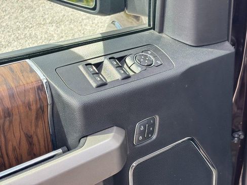 Used 2019 Ford F150 Lariat w/ Equipment Group 502A Luxury AWD/4WD image 18