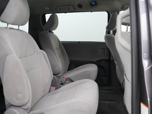 Used 2020 Toyota Sienna LE AWD/4WD image 13