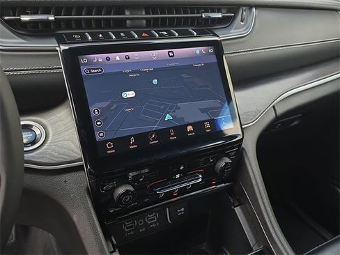 Used 2024 Jeep Grand Cherokee Limited image 24