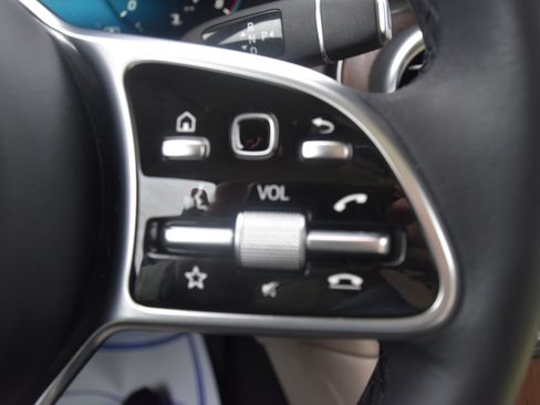 Used 2021 Mercedes-Benz GLC 300 4MATIC image 21