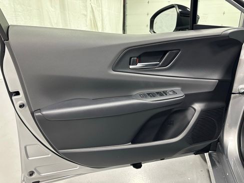 Used 2025 Toyota Prius XLE image 8