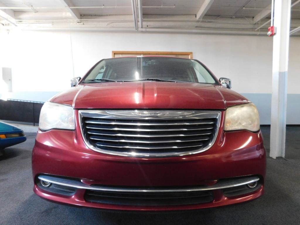 Used 2013 Chrysler Town & Country Touring-L w/ Driver Convenience Group FWD image 10