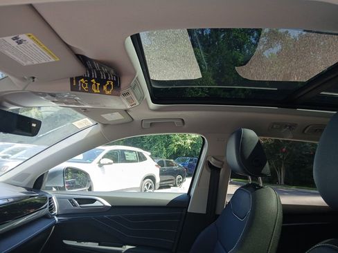 New 2025 Volkswagen Taos SEL image 21