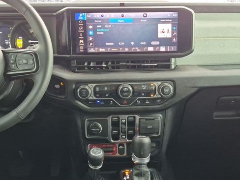 Used 2024 Jeep Wrangler Unlimited AWD/4WD image 28