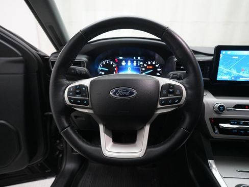 Used 2023 Ford Explorer XLT w/ Equipment Group 202A AWD/4WD image 4