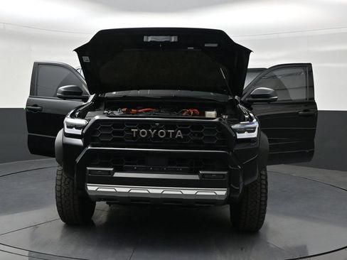 Used 2025 Toyota 4Runner Trailhunter AWD/4WD image 32