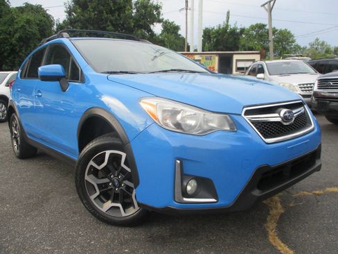 Used 2017 Subaru Crosstrek 2.0i Premium image 2