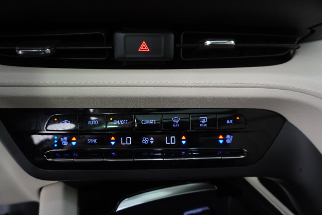 Used 2022 Buick Envision Avenir w/ Technology Package II AWD/4WD image 29