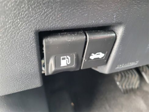 Certified 2021 Nissan Kicks SV image 19