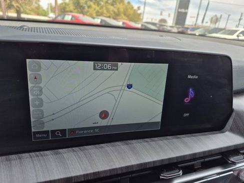 Used 2025 Kia Telluride EX w/ EX Captain's Chair Package image 17