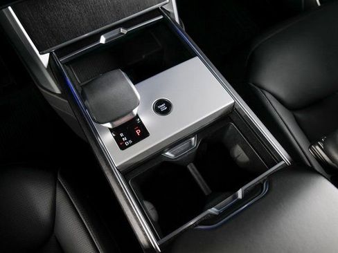 Used 2025 Land Rover Range Rover SE image 13