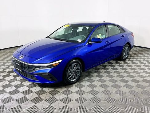 Used 2024 Hyundai Elantra SEL FWD image 3