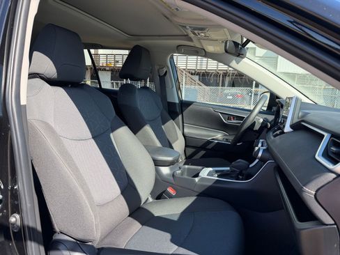 Used 2025 Toyota RAV4 XLE image 36