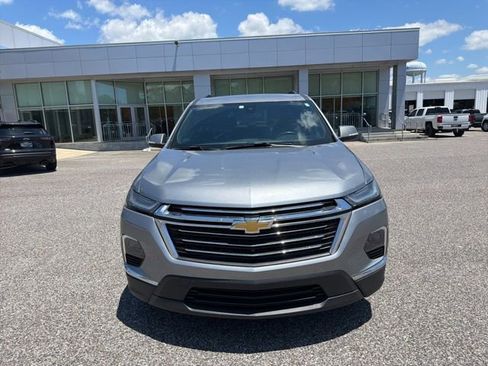 Used 2023 Chevrolet Traverse LT FWD image 2