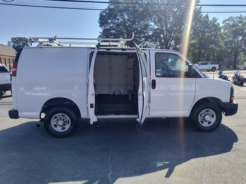 Used 2015 Chevrolet Express 2500 RWD image 22