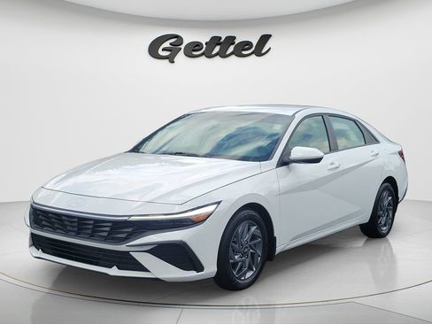 Certified 2024 Hyundai Elantra SEL FWD image 1