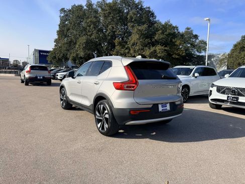 Certified 2025 Volvo XC40 B5 Plus image 4