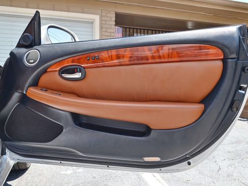 Used 2006 Lexus SC 430 Convertible image 37