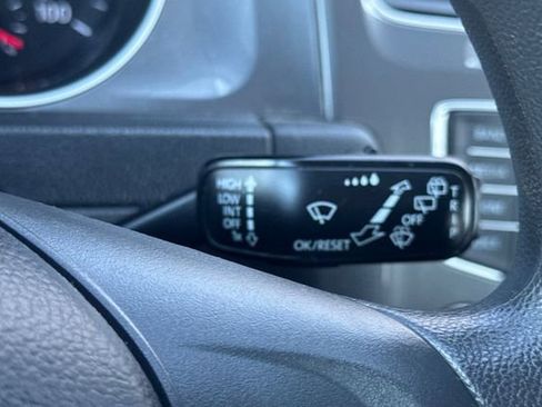 Used 2016 Volkswagen e-Golf SE w/ DC Fast Charging Package image 28