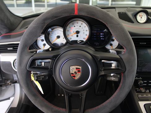 Used 2018 Porsche 911 GT3 RWD image 16