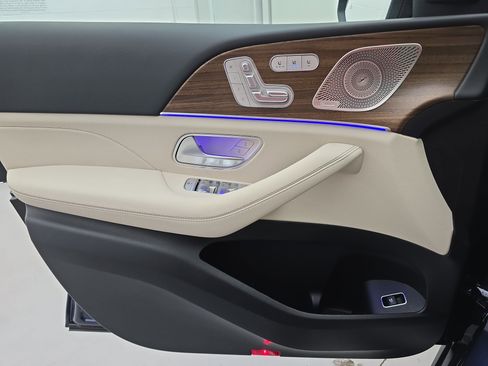 New 2026 Mercedes-Benz GLS 450 4MATIC image 28