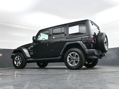 Used 2022 Jeep Wrangler Unlimited Sahara w/ Dual Top Group image 43