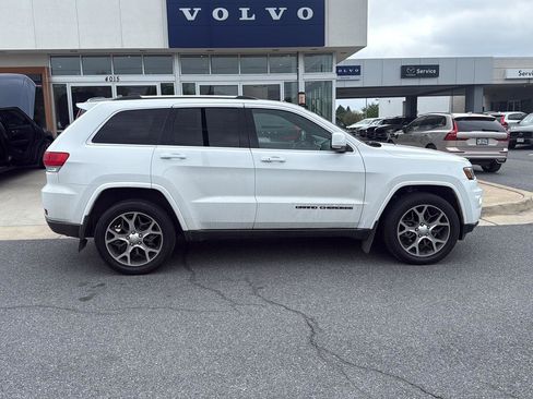 Used 2018 Jeep Grand Cherokee Limited AWD/4WD image 6