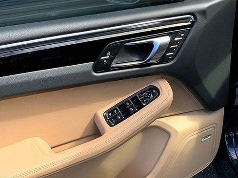 Certified 2026 Porsche Macan image 28