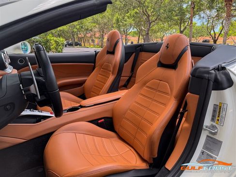 Used 2017 Ferrari California T RWD image 21