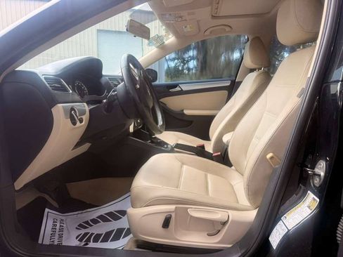 Used 2013 Volkswagen Jetta SE FWD image 10