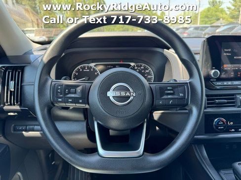 Used 2024 Nissan Pathfinder S AWD/4WD image 10
