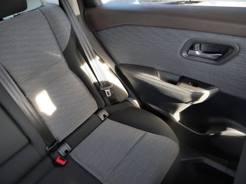 Used 2023 Nissan Rogue SV image 14